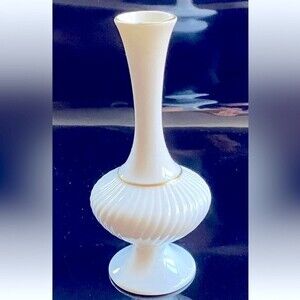 LENOX BUD VASE IVORY PORCELAIN Ribbed w/Pedestal 24K GOLD TRIM Vase 7in
